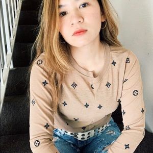 Beige letters printed long sleeves top